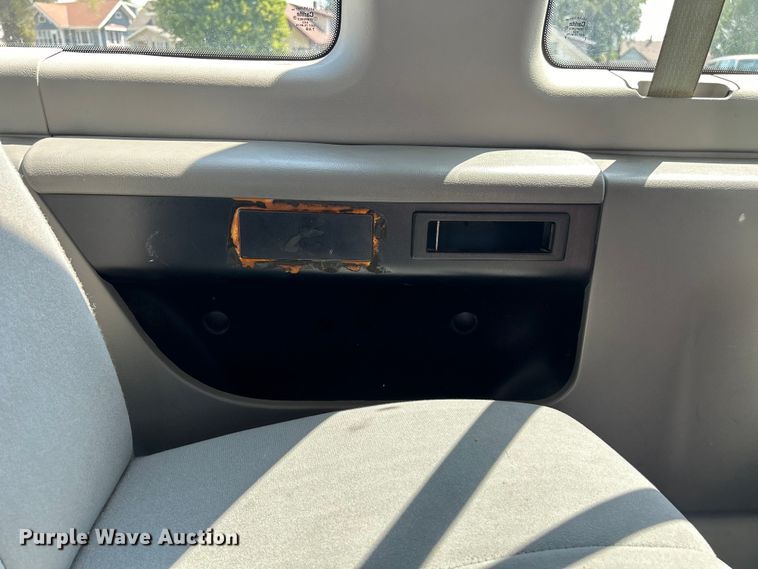 image for item NM9857 2008 Ford E150 van