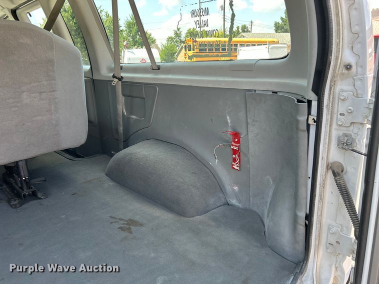 image for item NM9857 2008 Ford E150 van