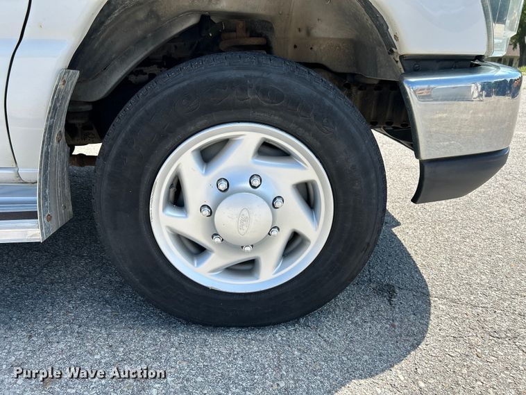 image for item NM9857 2008 Ford E150 van