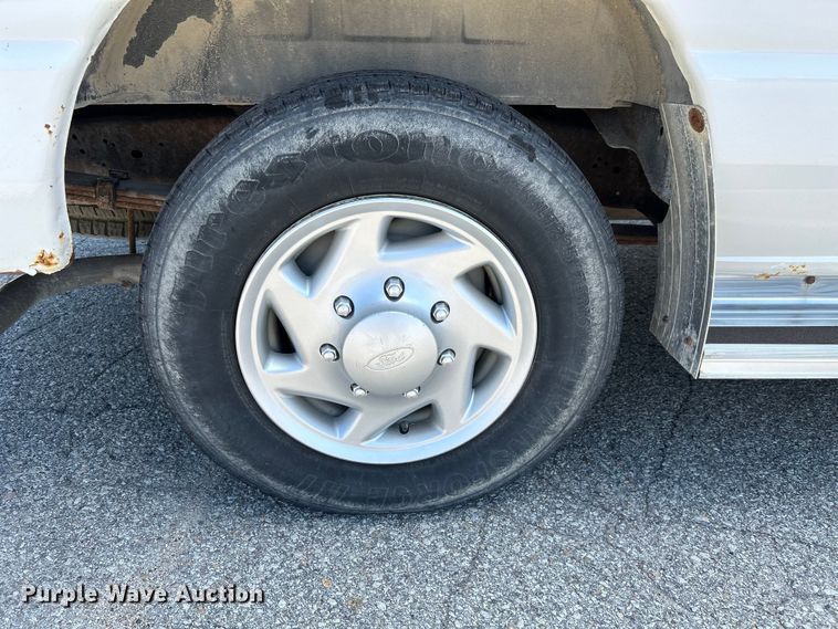image for item NM9857 2008 Ford E150 van
