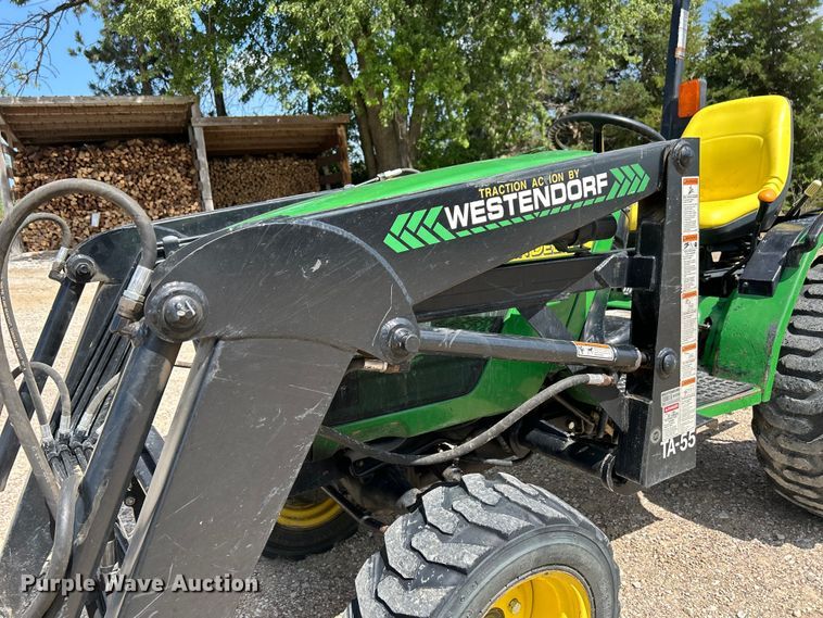image for item NM9863 2003 John Deere 4110 MFWD tractor