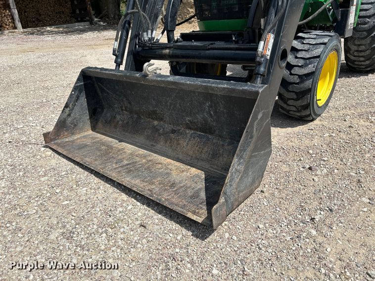 image for item NM9863 2003 John Deere 4110 MFWD tractor