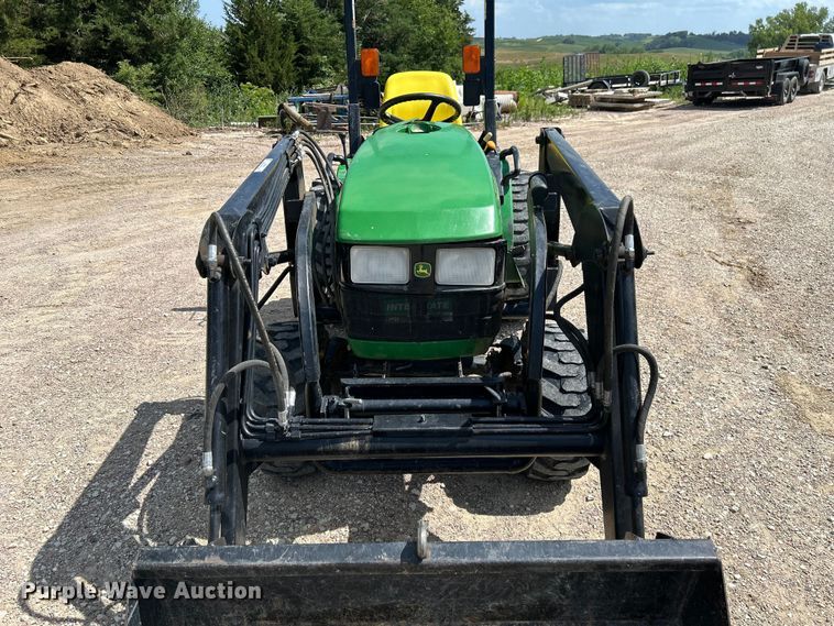 image for item NM9863 2003 John Deere 4110 MFWD tractor
