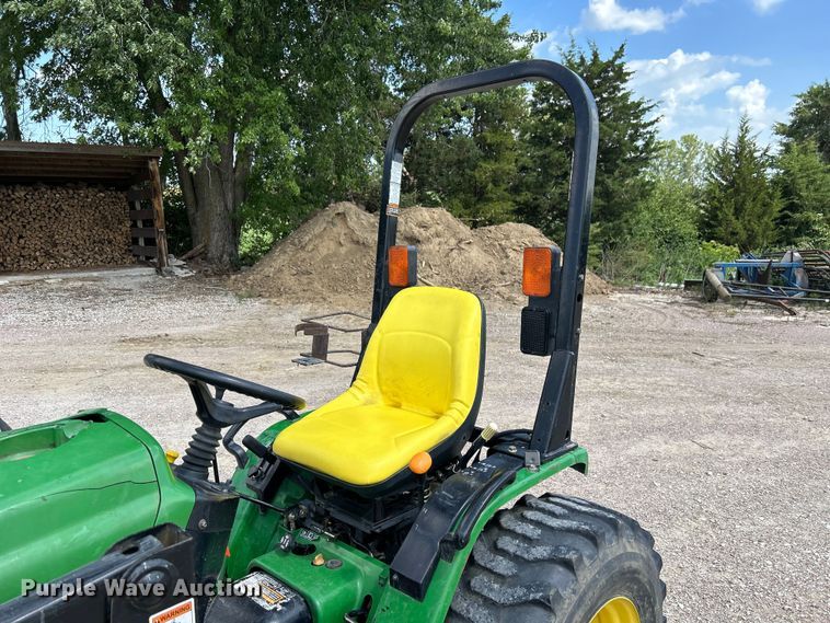 image for item NM9863 2003 John Deere 4110 MFWD tractor