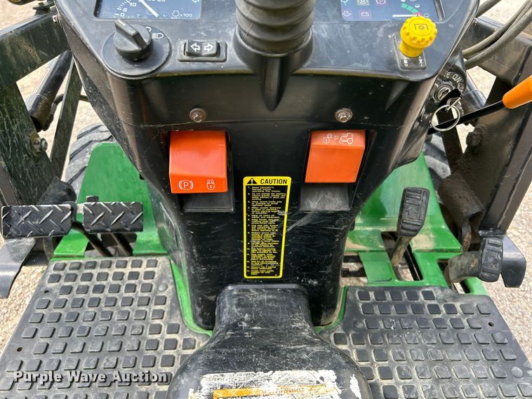 image for item NM9863 2003 John Deere 4110 MFWD tractor
