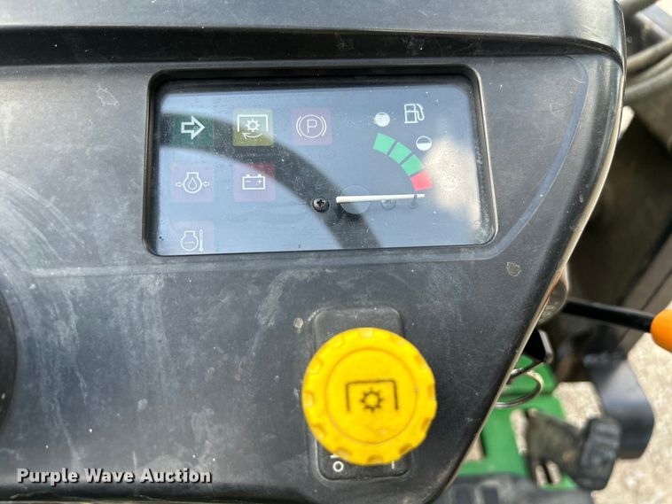 image for item NM9863 2003 John Deere 4110 MFWD tractor