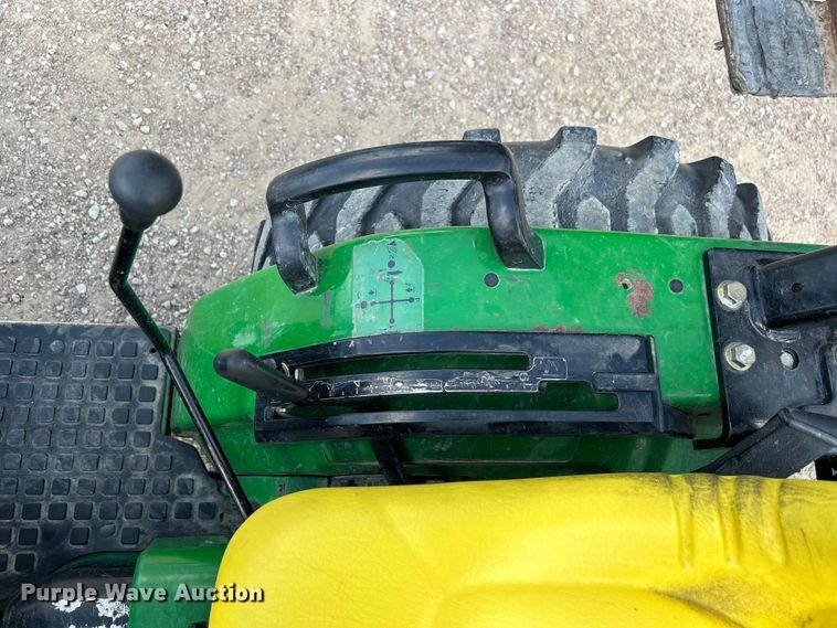 image for item NM9863 2003 John Deere 4110 MFWD tractor