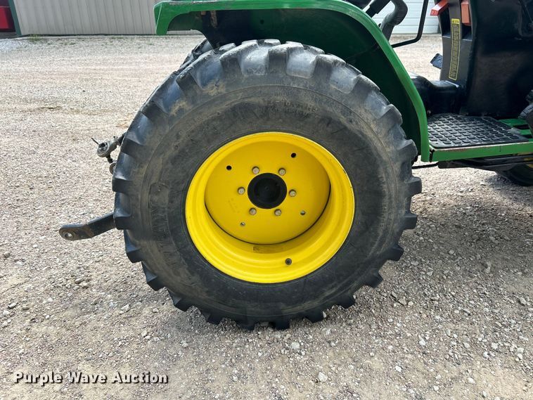 image for item NM9863 2003 John Deere 4110 MFWD tractor