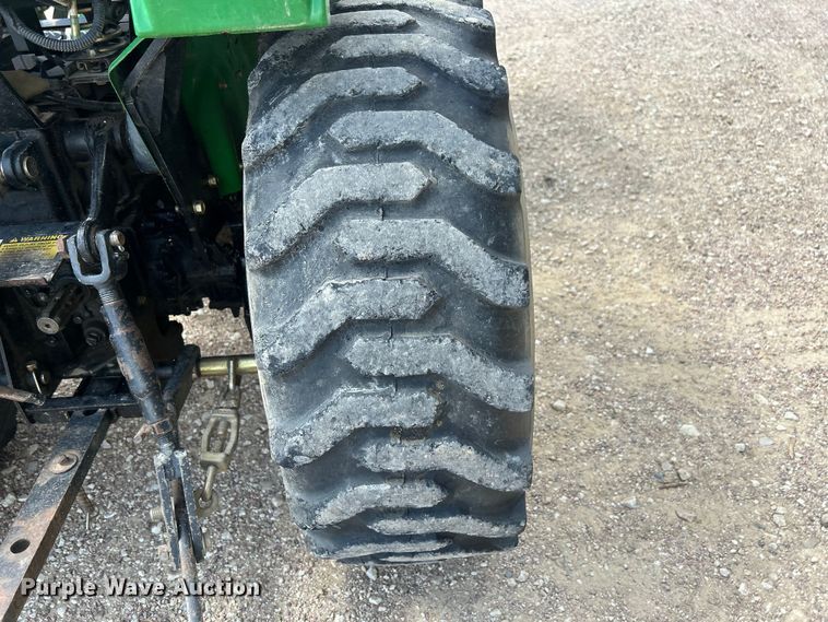 image for item NM9863 2003 John Deere 4110 MFWD tractor