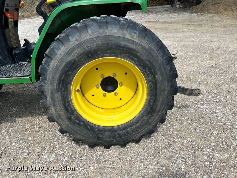 image for item NM9863 2003 John Deere 4110 MFWD tractor