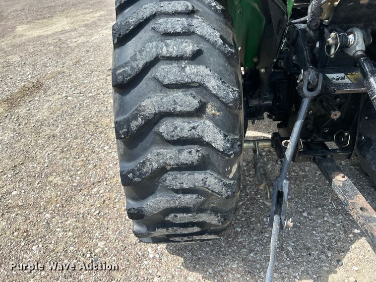 image for item NM9863 2003 John Deere 4110 MFWD tractor