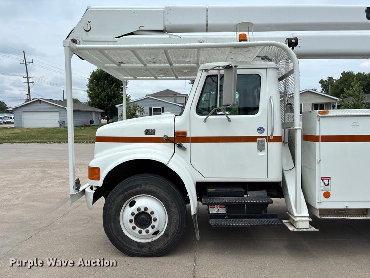 image for item NM9873 1999 International 4700 bucket truck