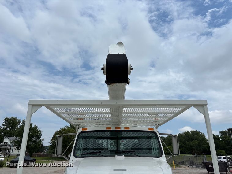 image for item NM9873 1999 International 4700 bucket truck