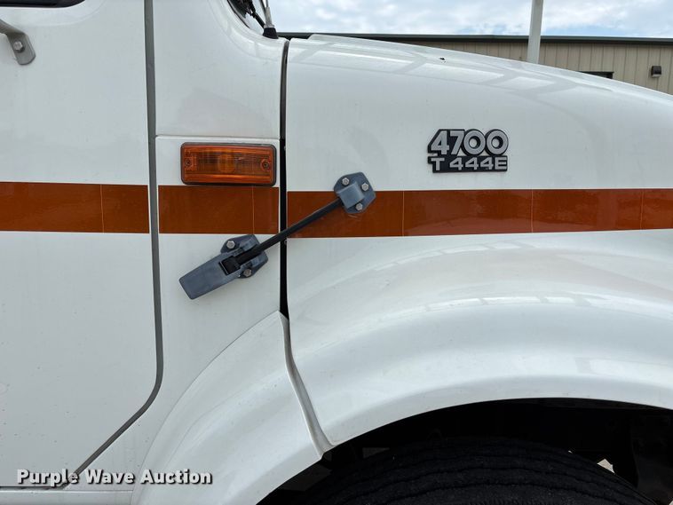 image for item NM9873 1999 International 4700 bucket truck