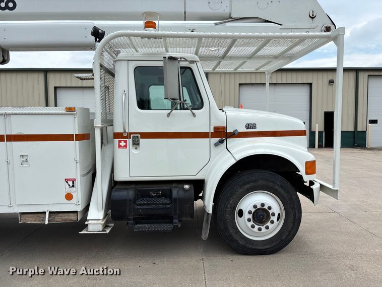 image for item NM9873 1999 International 4700 bucket truck