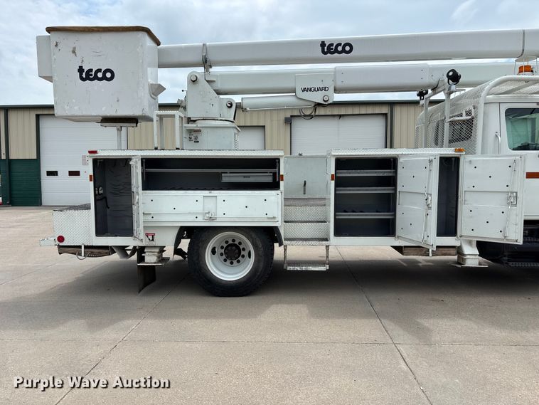 image for item NM9873 1999 International 4700 bucket truck