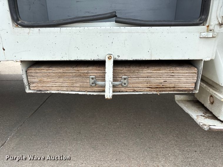 image for item NM9873 1999 International 4700 bucket truck