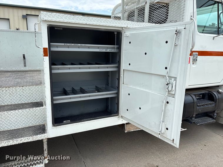 image for item NM9873 1999 International 4700 bucket truck