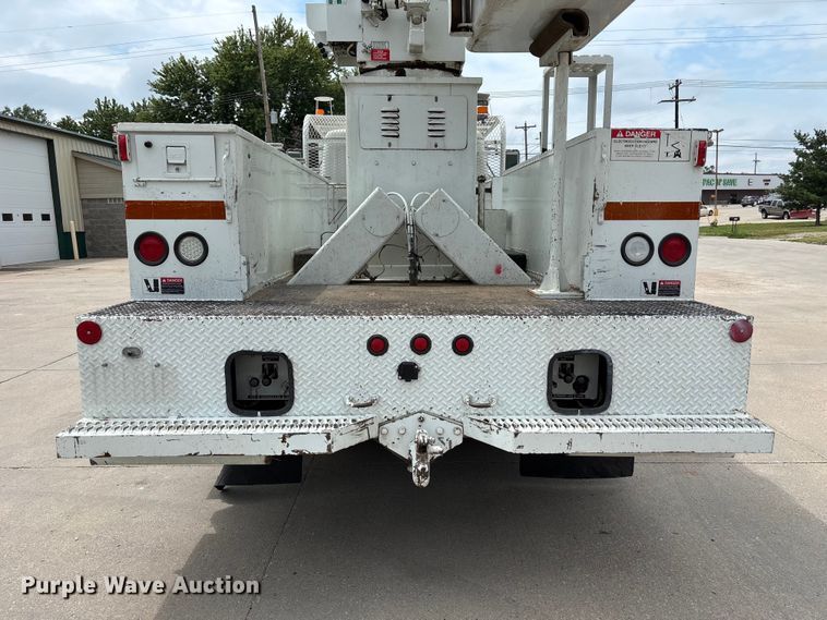 image for item NM9873 1999 International 4700 bucket truck