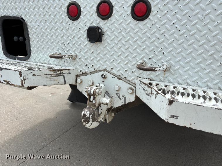 image for item NM9873 1999 International 4700 bucket truck