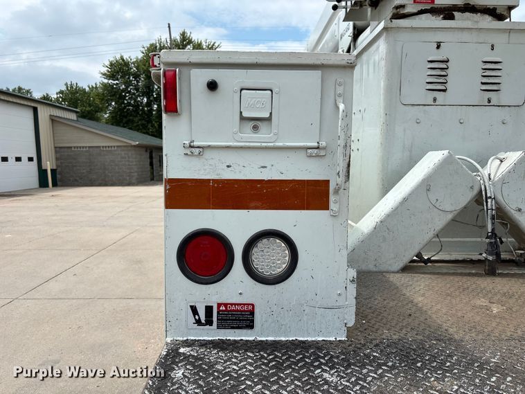 image for item NM9873 1999 International 4700 bucket truck