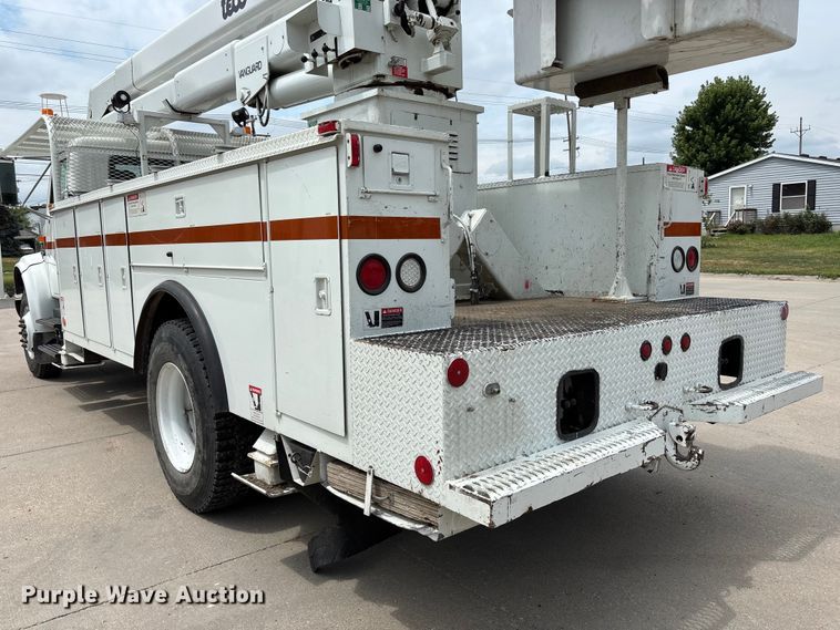 image for item NM9873 1999 International 4700 bucket truck
