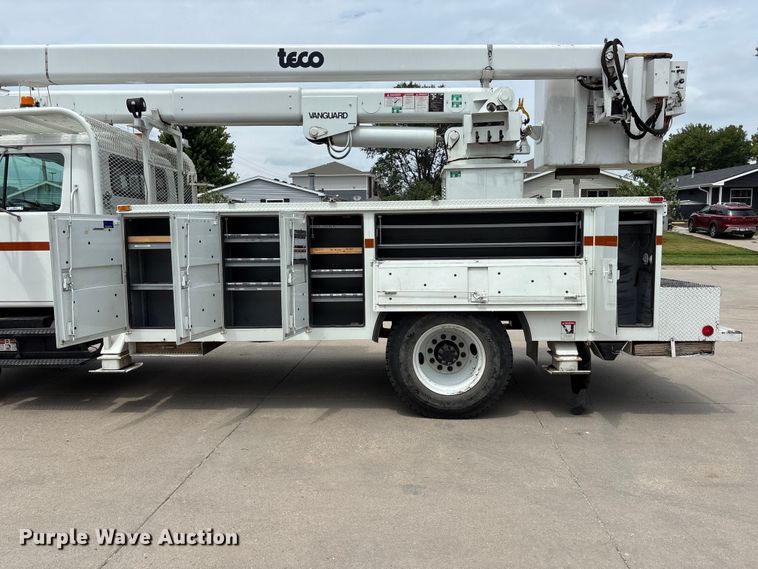 image for item NM9873 1999 International 4700 bucket truck