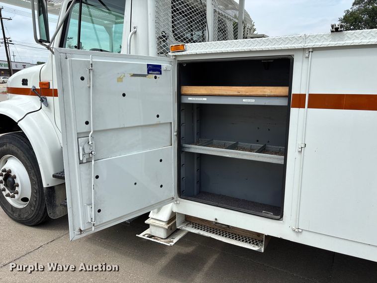 image for item NM9873 1999 International 4700 bucket truck