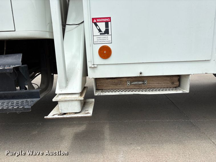 image for item NM9873 1999 International 4700 bucket truck