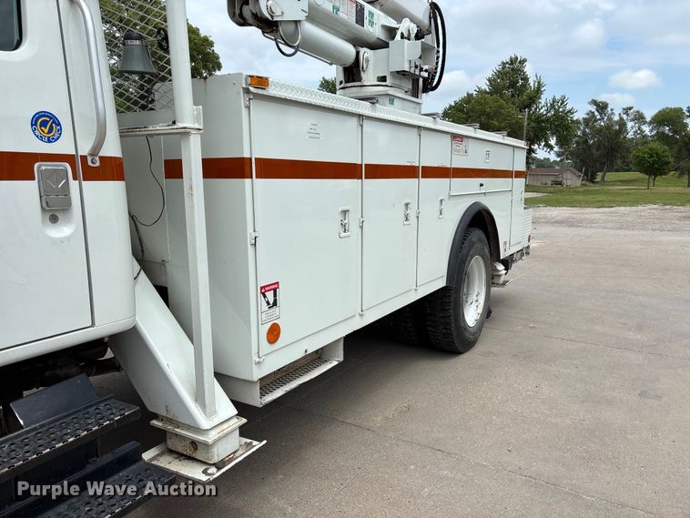 image for item NM9873 1999 International 4700 bucket truck