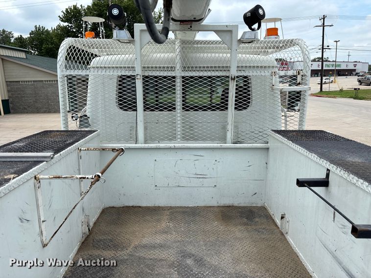 image for item NM9873 1999 International 4700 bucket truck