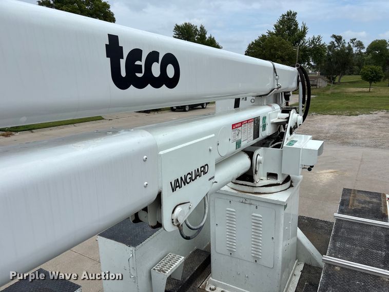 image for item NM9873 1999 International 4700 bucket truck