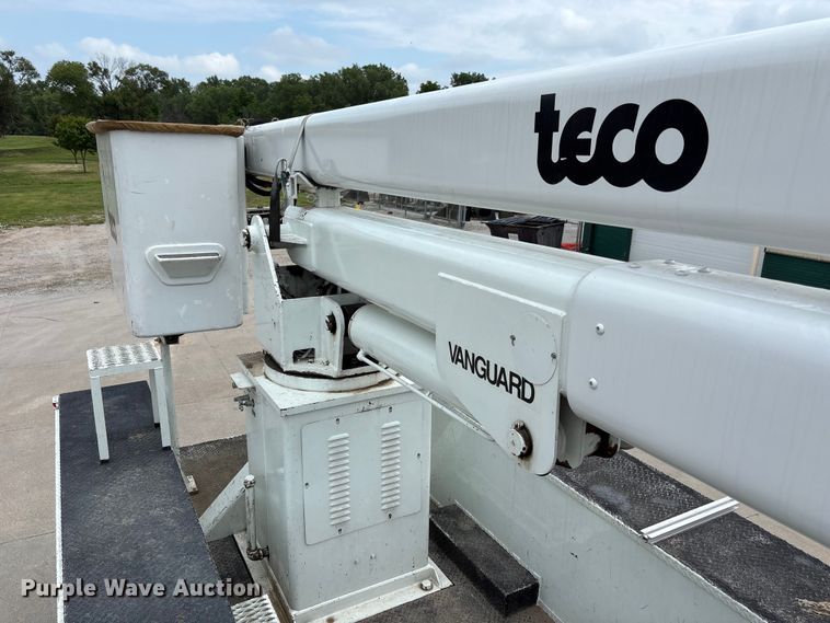 image for item NM9873 1999 International 4700 bucket truck