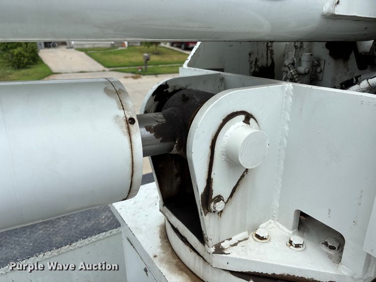 image for item NM9873 1999 International 4700 bucket truck