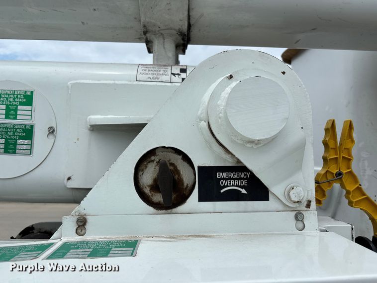 image for item NM9873 1999 International 4700 bucket truck