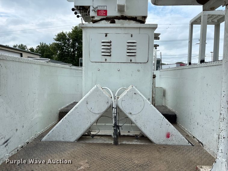 image for item NM9873 1999 International 4700 bucket truck