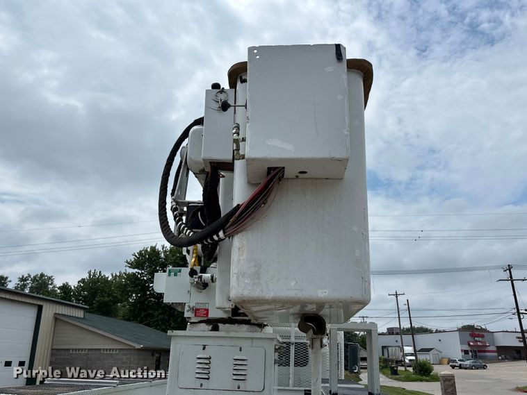 image for item NM9873 1999 International 4700 bucket truck