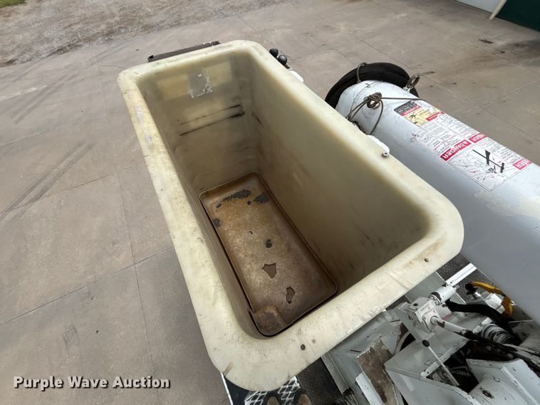 image for item NM9873 1999 International 4700 bucket truck