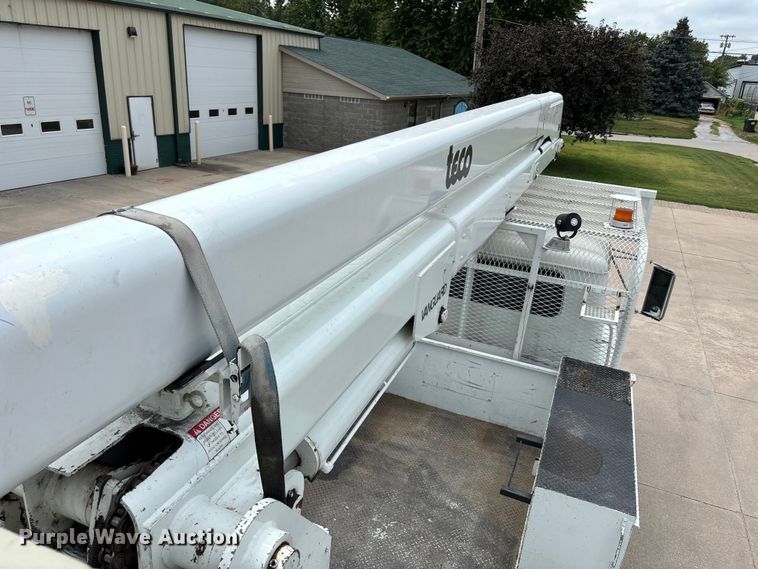 image for item NM9873 1999 International 4700 bucket truck