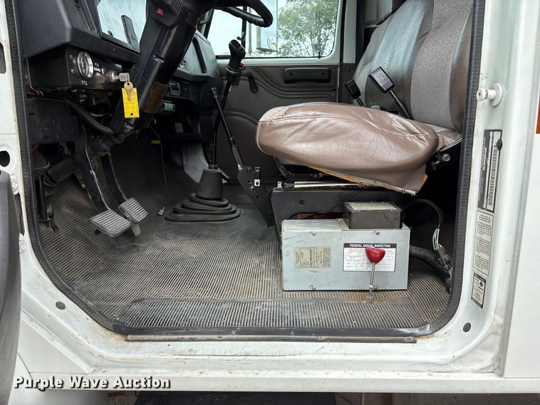 image for item NM9873 1999 International 4700 bucket truck