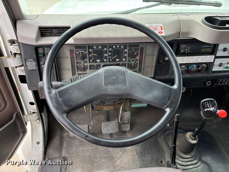 image for item NM9873 1999 International 4700 bucket truck