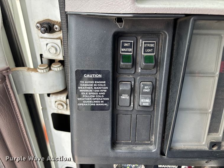 image for item NM9873 1999 International 4700 bucket truck