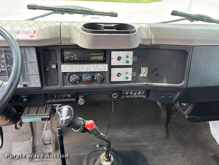 image for item NM9873 1999 International 4700 bucket truck