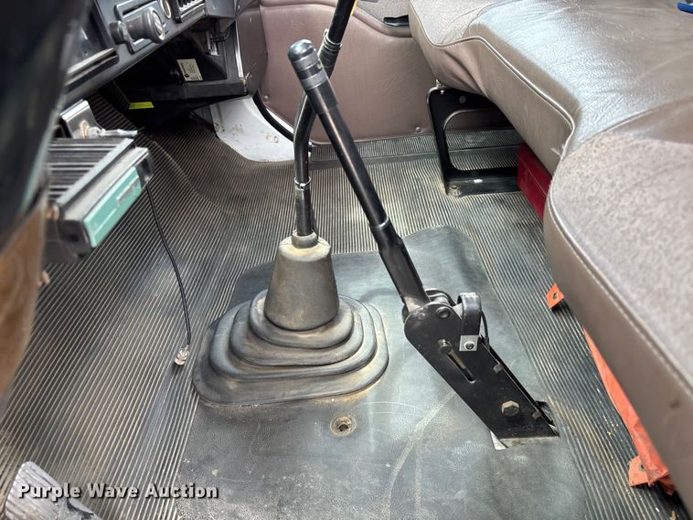 image for item NM9873 1999 International 4700 bucket truck