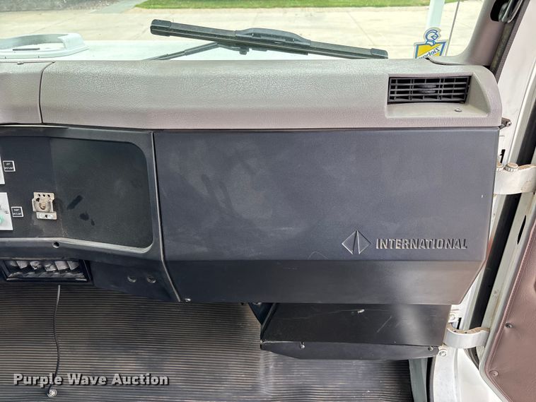 image for item NM9873 1999 International 4700 bucket truck