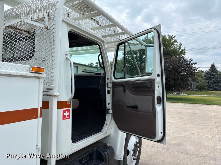 image for item NM9873 1999 International 4700 bucket truck