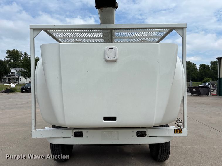 image for item NM9873 1999 International 4700 bucket truck