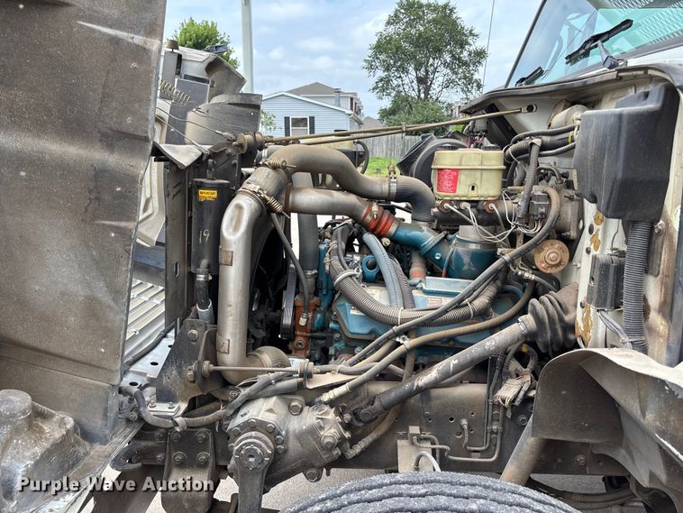 image for item NM9873 1999 International 4700 bucket truck