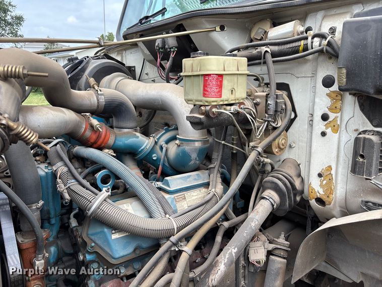image for item NM9873 1999 International 4700 bucket truck
