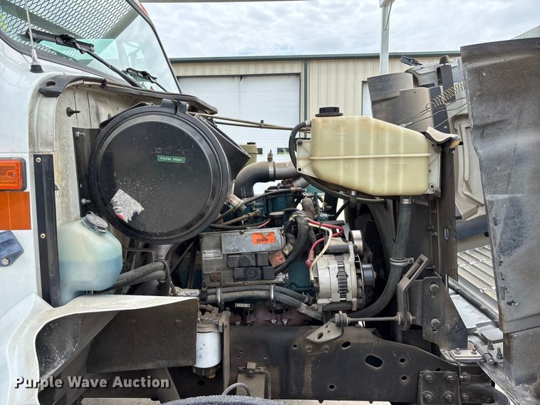 image for item NM9873 1999 International 4700 bucket truck